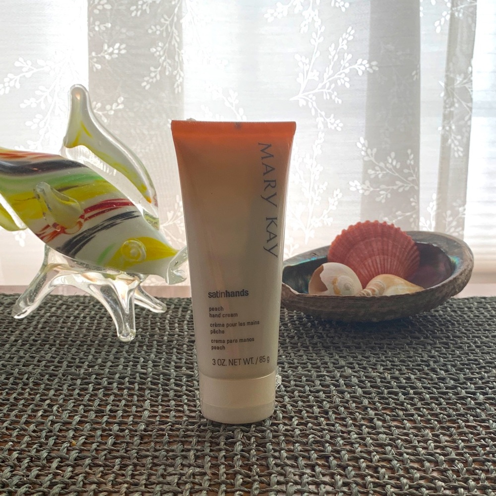 Mary Kay NIP Satin Hands Peach Cream